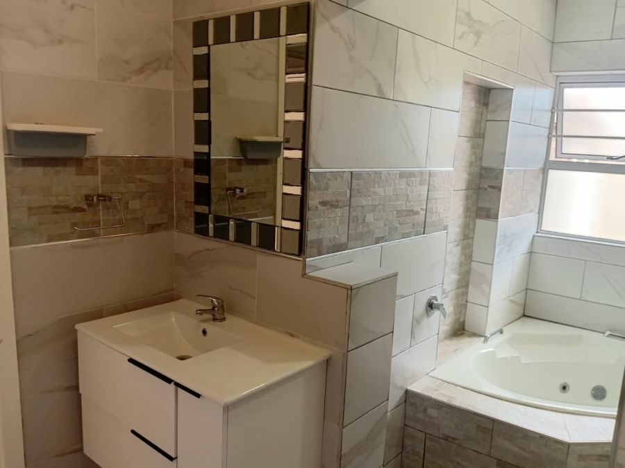 To Let 3 Bedroom Property for Rent in Beacon Bay Eastern Cape